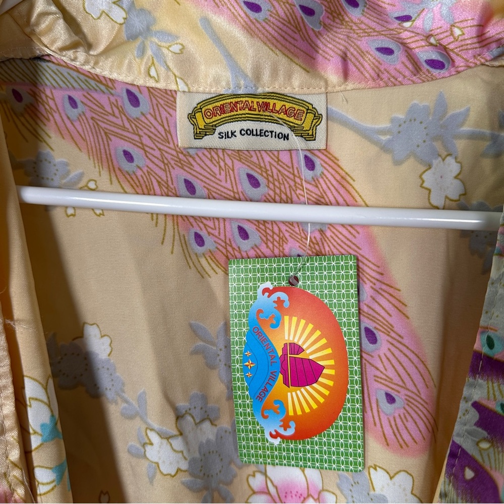 Oriental Village Kimono Robe Satin Look Peacock Floral Champagne OS NWT - Picture 6 of 13